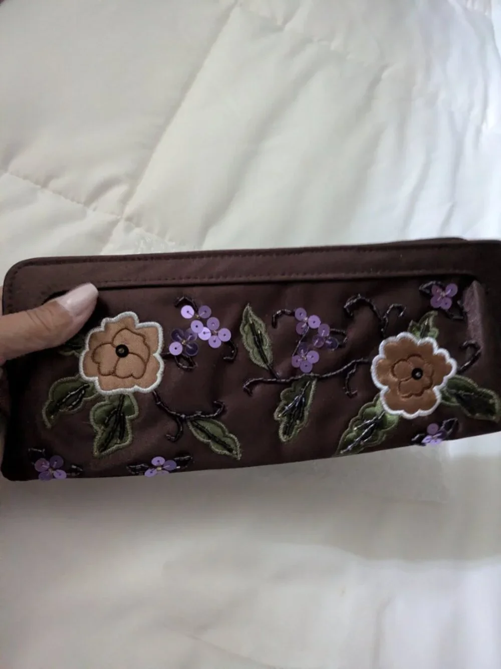 ~NWT Beautiful Lady Clutch with beads and Flower design.